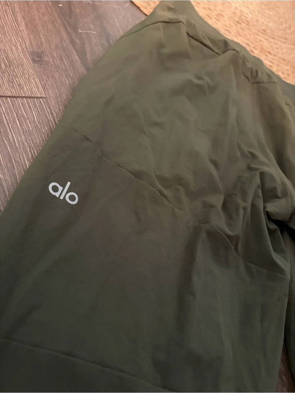 ALO Yoga Men's Dark Olive Jogger Pants size Sm